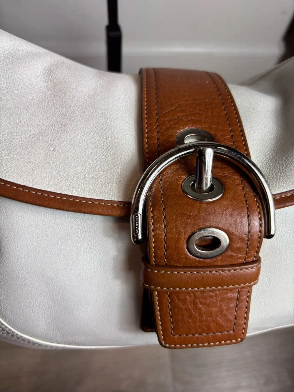 Coach Soho White Leather Buckle Shoulder Bag Brown Trim Y2K Purse